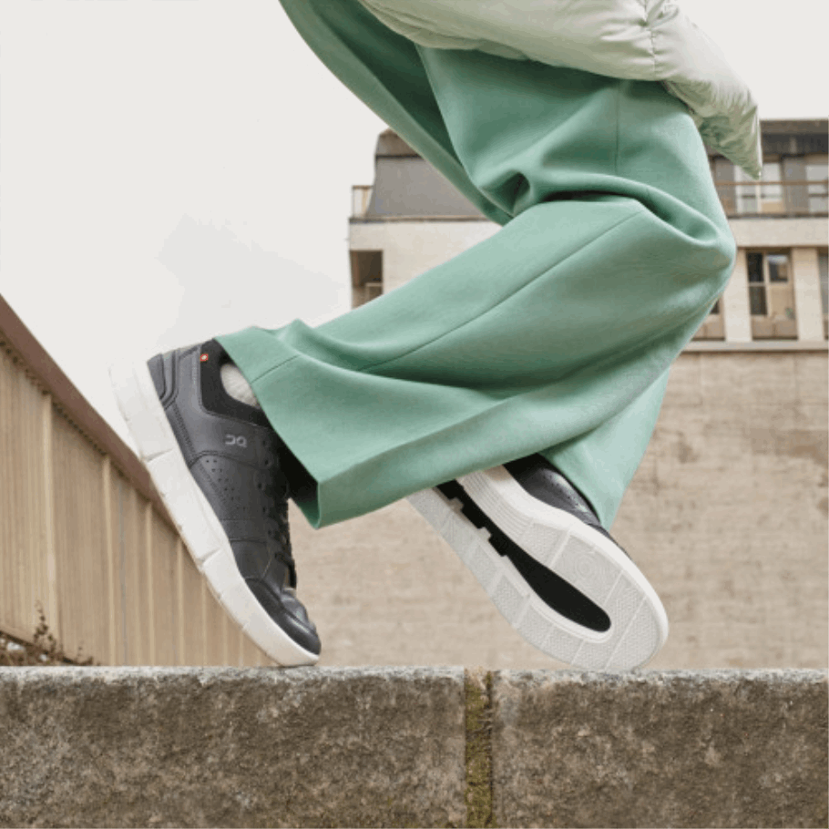 実行中のロジャー クラブハウス白黒