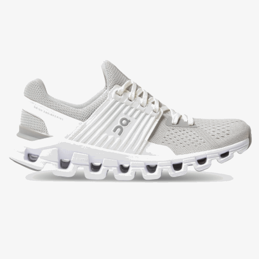 実行中の氷河のように白い雲