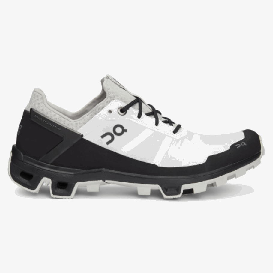 クラウドベンチャーピークの実行中の白黒