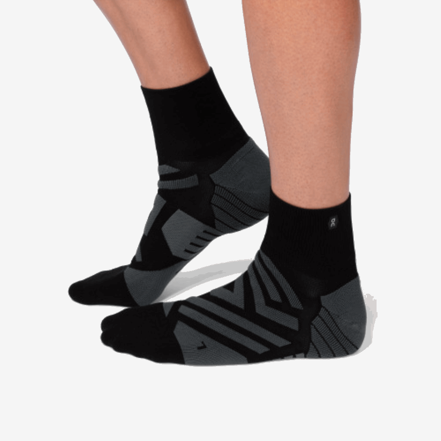 ランニングミッドソックスの黒い影