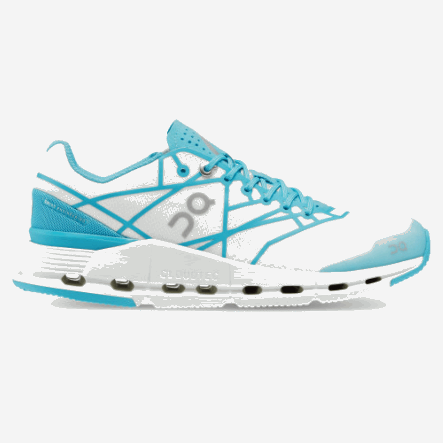 Cloudnova Z5 ホワイトシアンを実行中のファッション